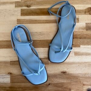 Cushion sandals